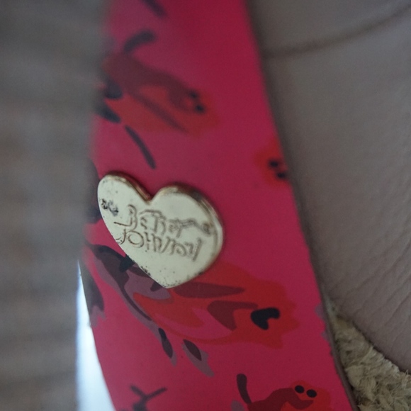 ⭐️MAGGI nude leather pumps Betsey Johnson S8⭐️ - Picture 5 of 8